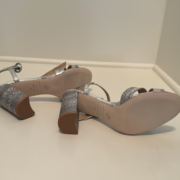 Silver heels - Picture 5 of 6